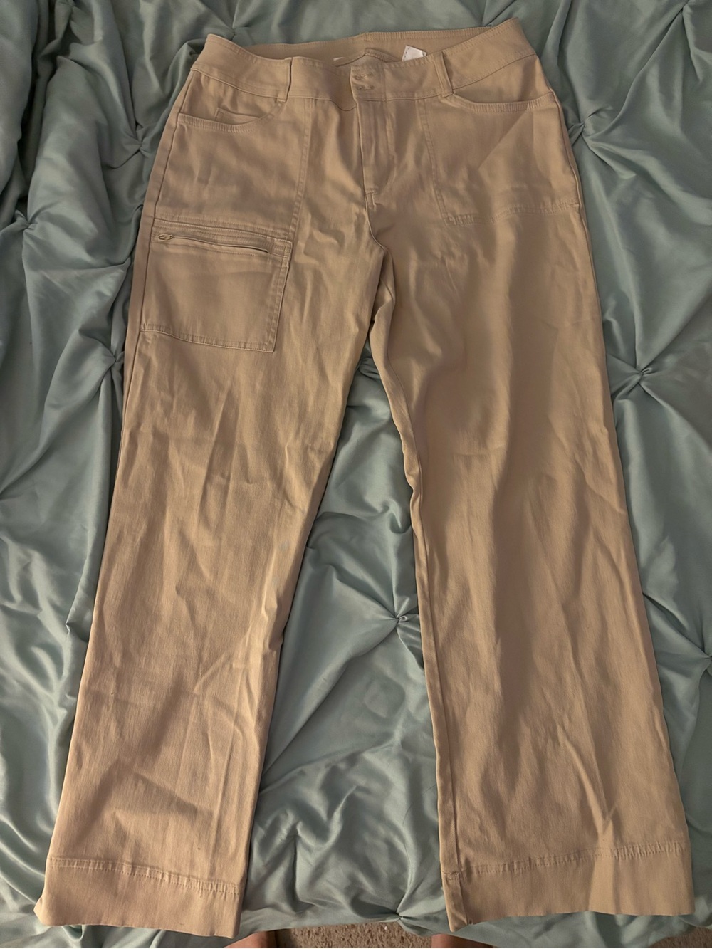 TravelSmith Women’s Wide Leg Beige Pants with front leg pocket